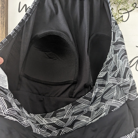 Time and Tru One Piece Swimsuit 1X - Picture 5 of 9